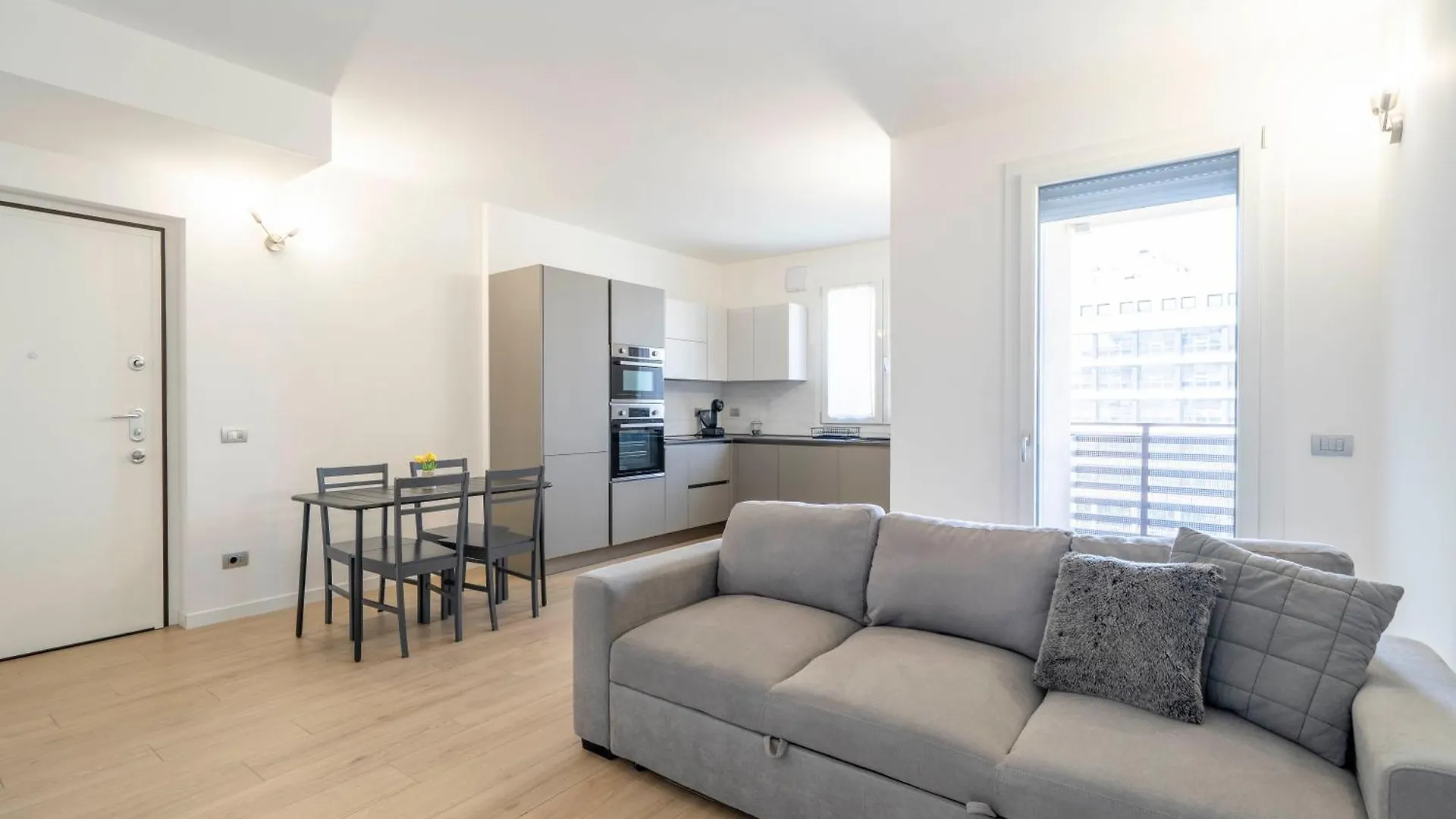 Supersuite With Private Garage Autentica Milan Italy