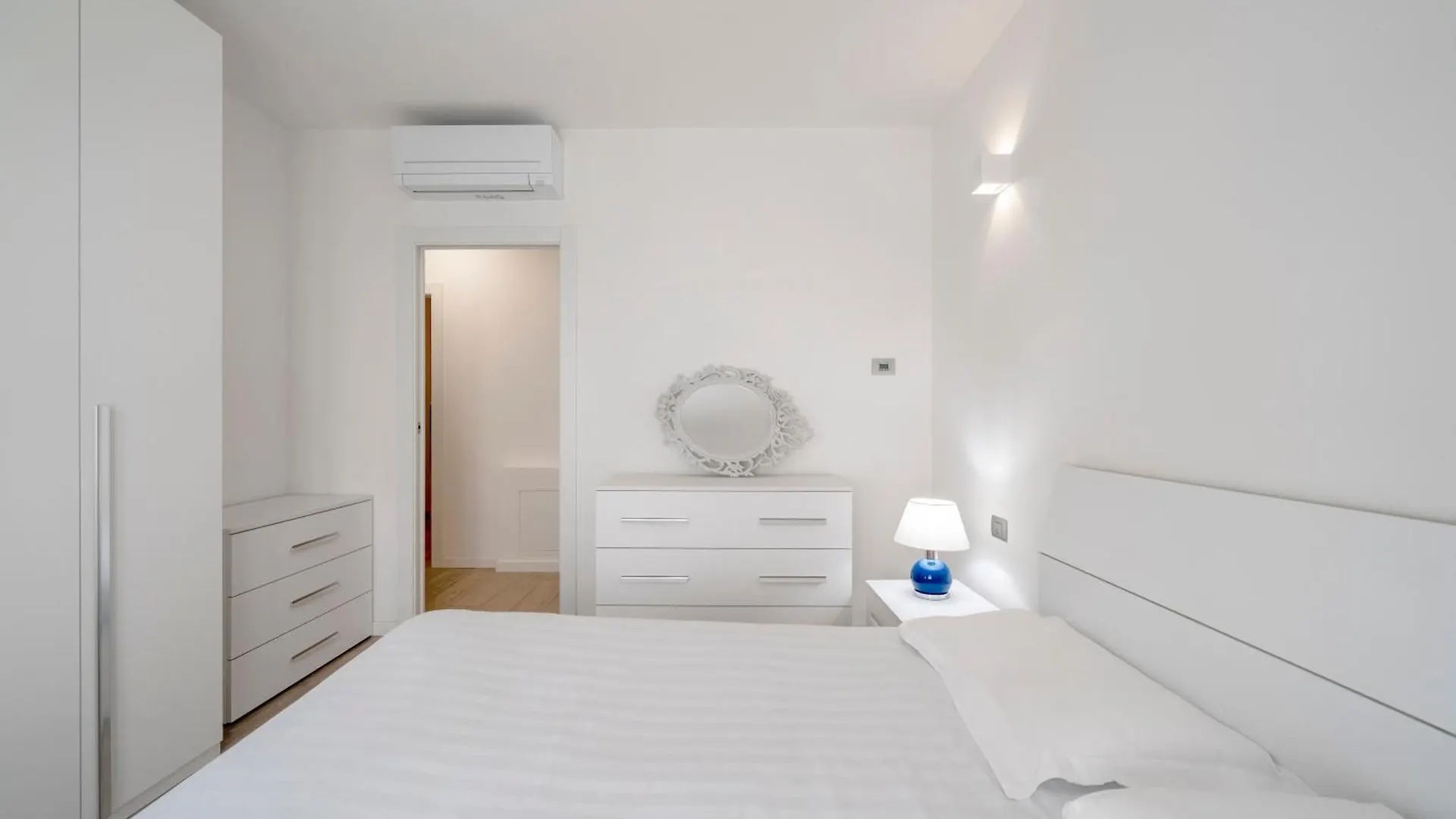 Supersuite With Private Garage Autentica Milan Apartment