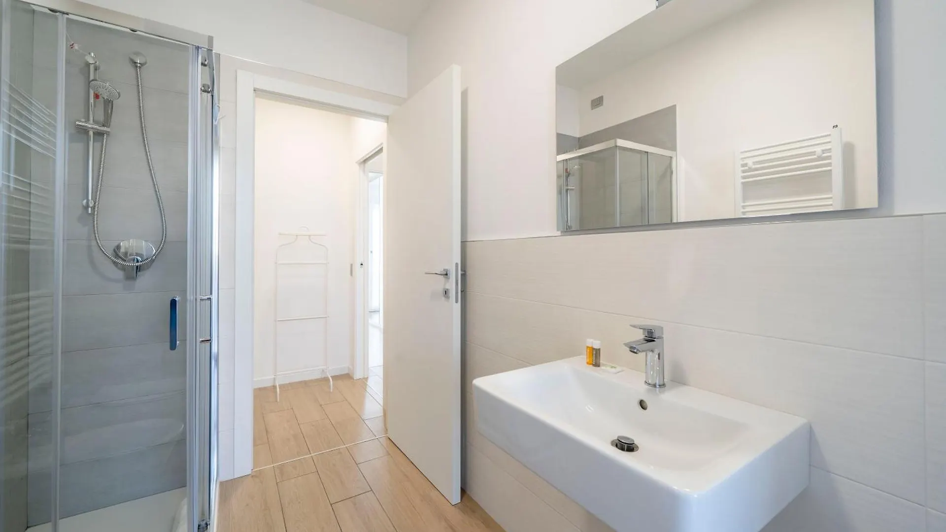 Apartment Supersuite With Private Garage Autentica Milan Italy