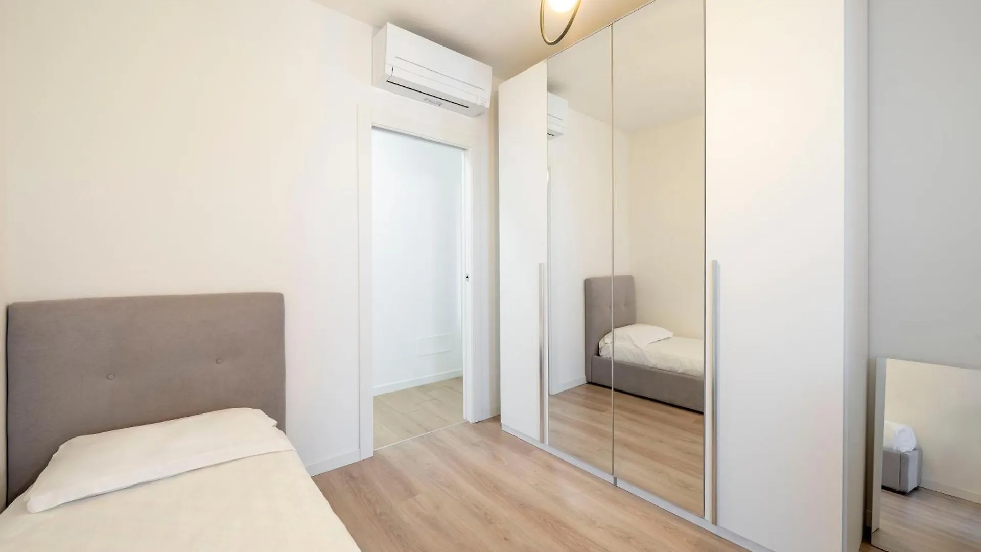 Apartment Supersuite With Private Garage Autentica Milan Italy