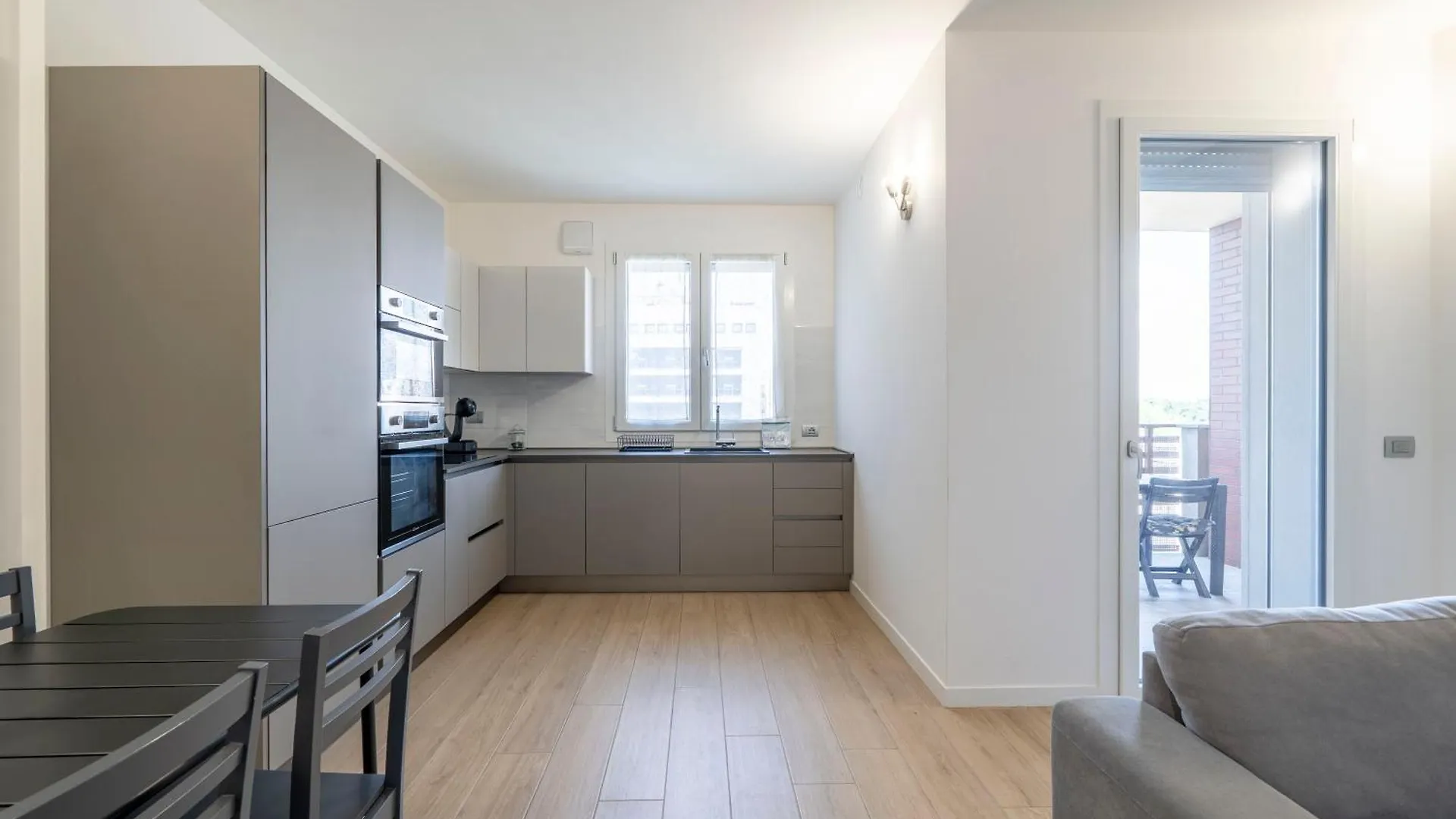 Supersuite With Private Garage Autentica Milan Italy